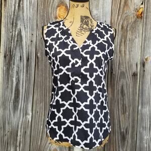 Lattice Print Top Size S Sleeveless Vneck Black White Button Hanna & Gracie